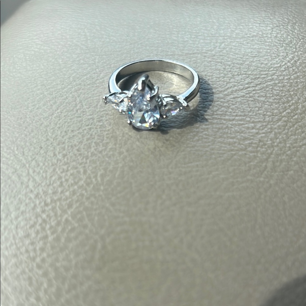 Elegant Silver Ring with Clear Gemstone